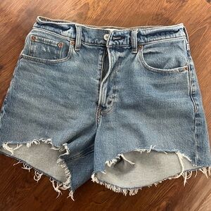 Abercrombie and Fitch 4 inch Mom short